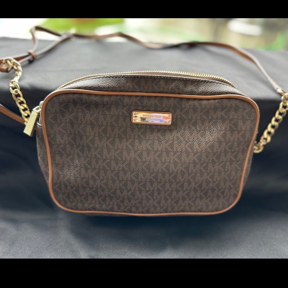 MICHAEL KORS signature Jet Set East West crossbody